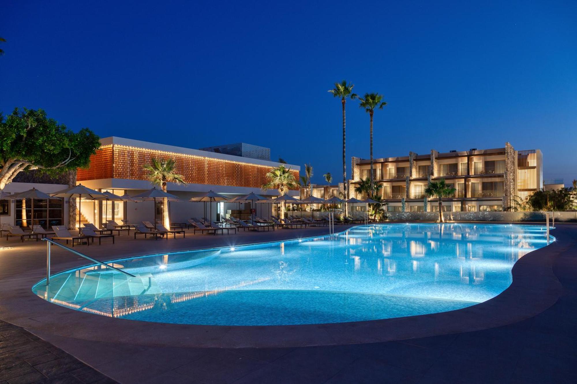 Utopia Blu Hotel Тигаки Экстерьер фото