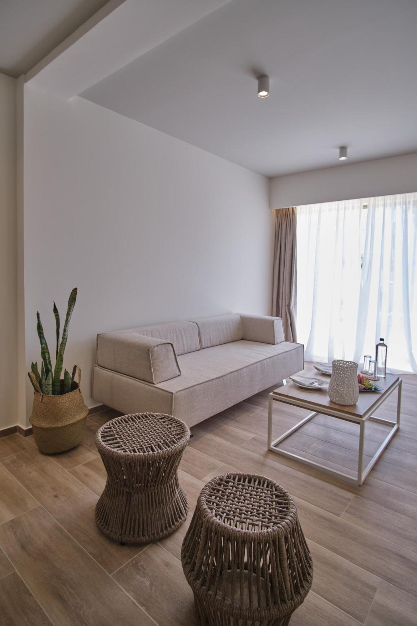 Utopia Blu Hotel Тигаки Экстерьер фото